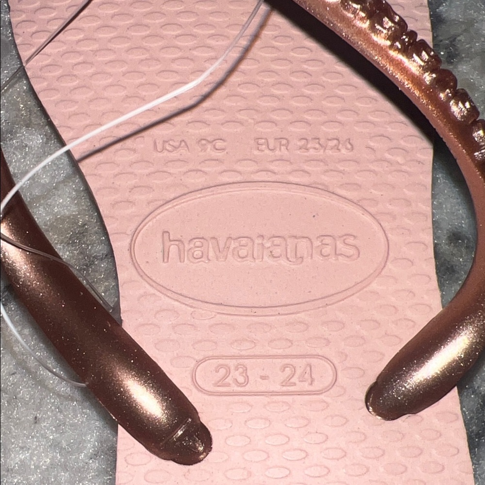 NWT Havaianas Light Pink Sandals with Shiny Straps - Picture 2 of 2